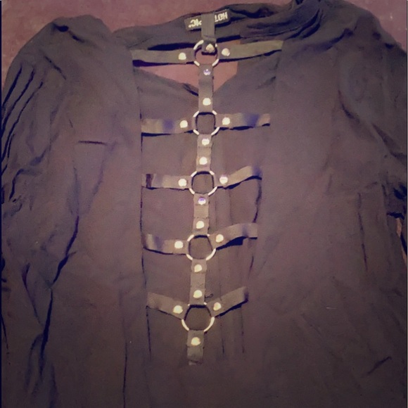 HOT TOPIC blk button down w/buckle detail - Picture 1 of 2